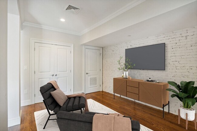 Building Photo - 1471 Beacon St