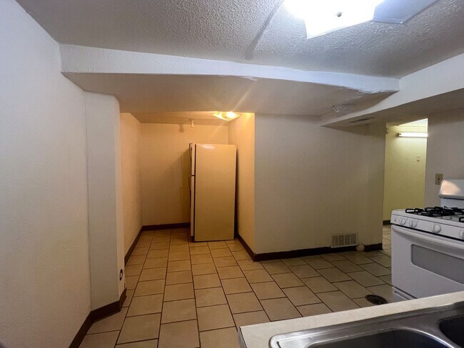 Building Photo - 1101 N Garth Ave