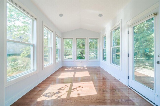 Building Photo - 4611 Trailane Dr