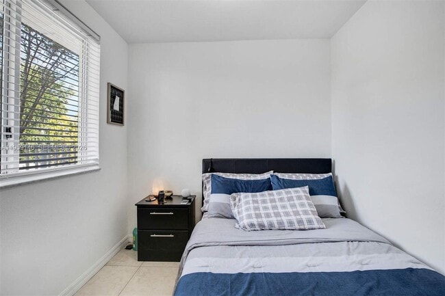 Building Photo - 1349 SW 3rd St