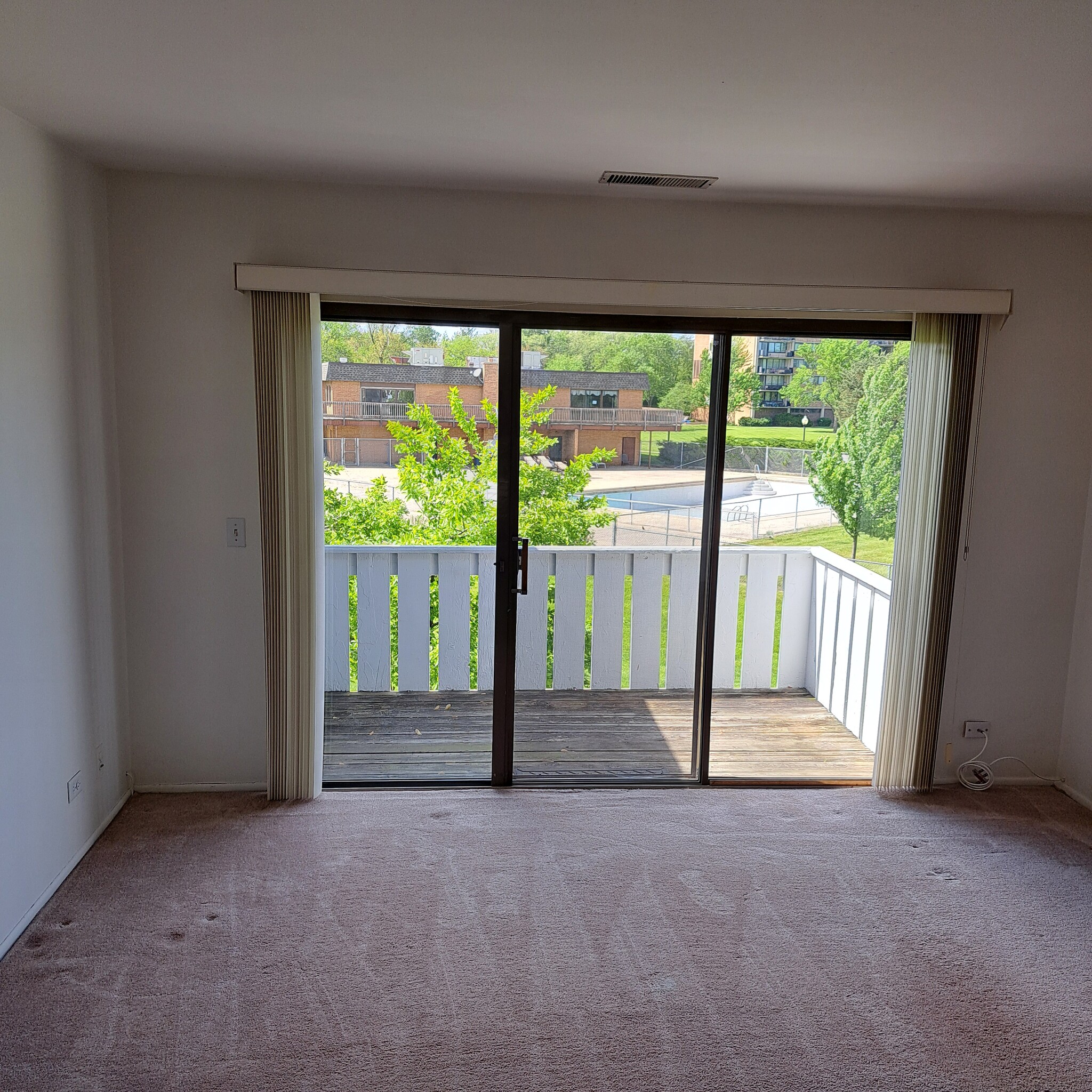 Spacious and bright Living room connecting to the balcony through floor to ceiling glass Patio doors - 226 Arrowwood Ct