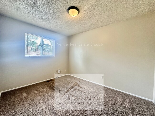 Building Photo - 6873 Metropolitan St