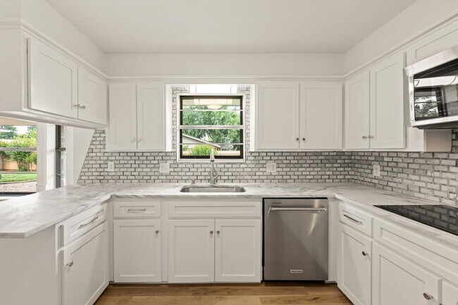Building Photo - Modern Details and Interiors to a sought-a...