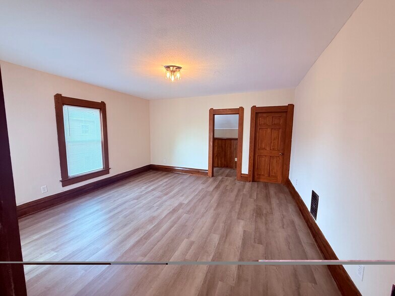 Building Photo - 434 S Perry St