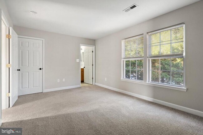 Building Photo - 853 Gallows Ct