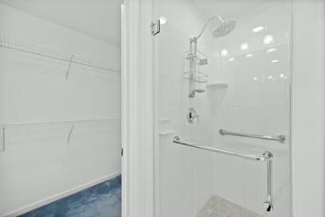 Building Photo - Silverton- Meticulous 4+ bedroom, 5ba, 2 car