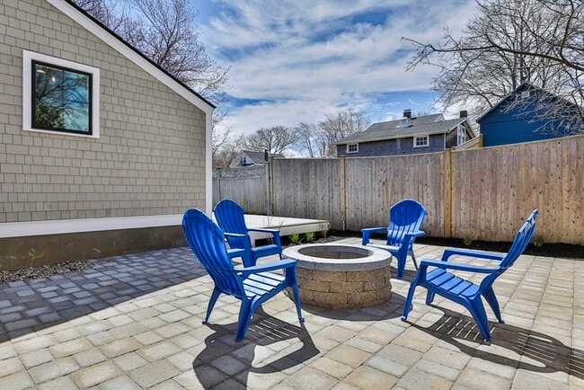 Building Photo - 7 Christopher St