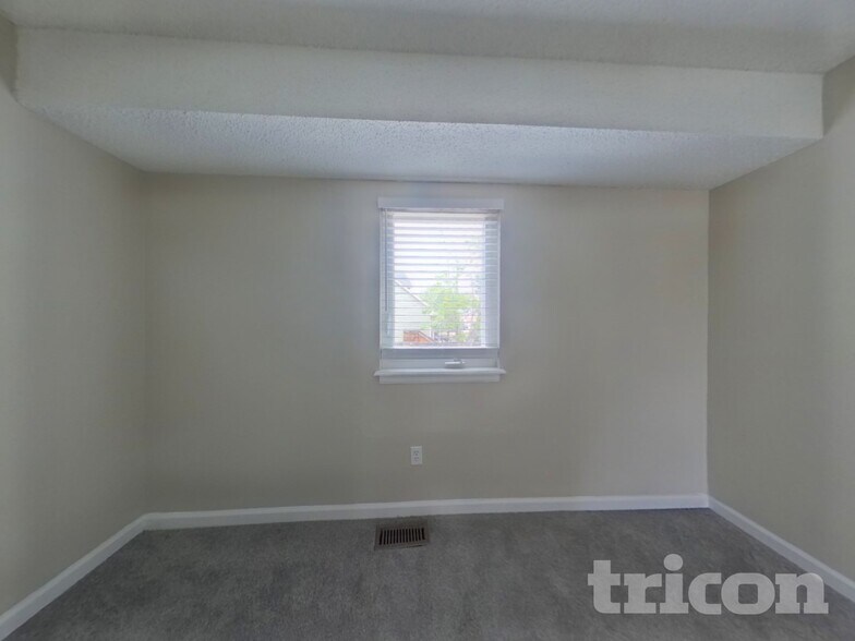 Building Photo - 16890 Blue Mist Cir