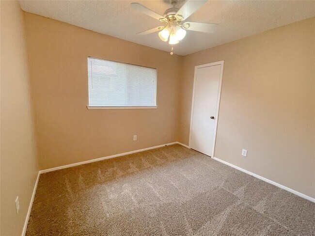 Building Photo - 24235 Landing Way Dr