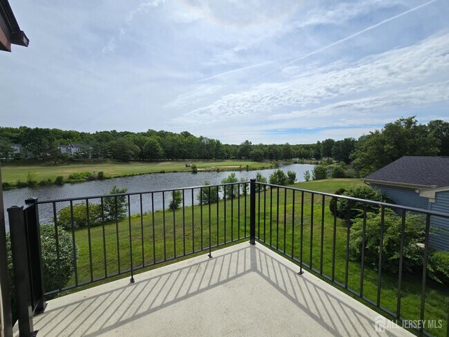 Building Photo - 8 Glastonbury Dr
