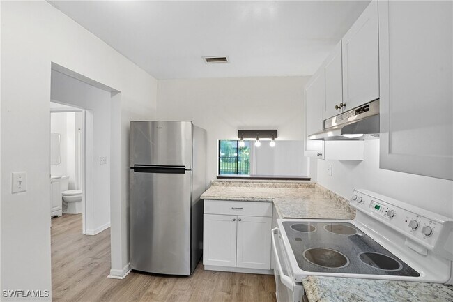 Building Photo - 5361 Treetops Dr