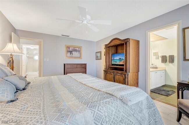 Building Photo - 83 Glades Blvd