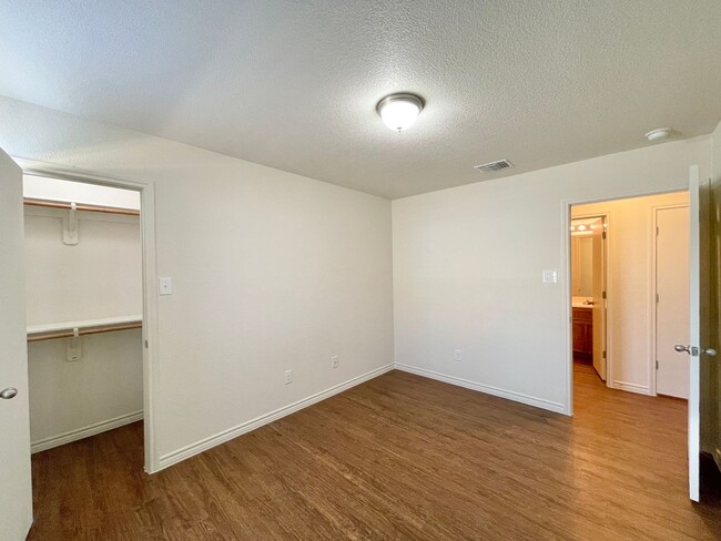 Building Photo - 1529 Justin Lp