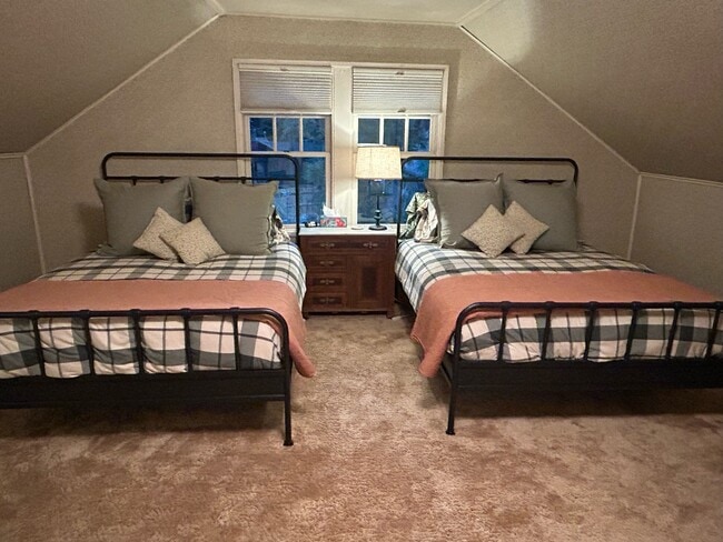 Building Photo - 531 Brassie Ave