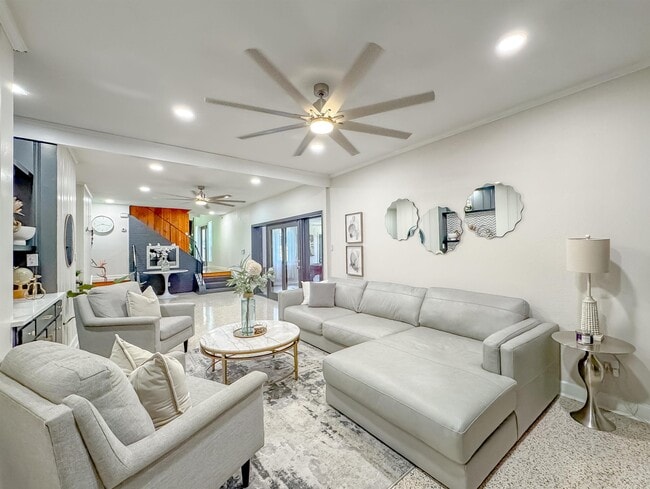 Building Photo - 1044 Seminole Dr