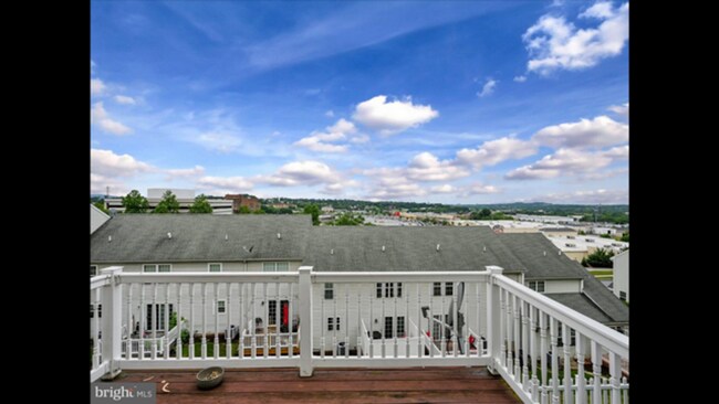 Building Photo - $1,900 townhome for rent Swatara township ...