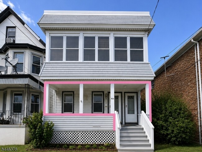 Building Photo - 921 South St