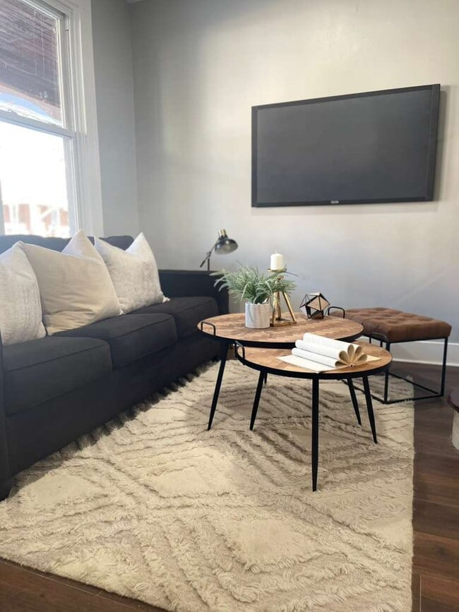 Building Photo - 645 Dumbarton Ave