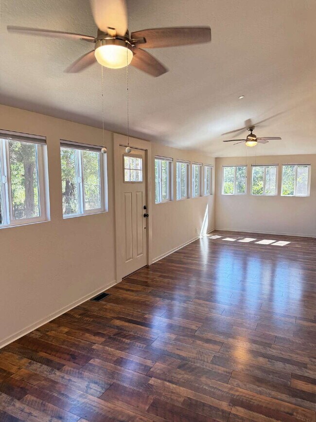 Building Photo - Spacious Two-Story Ranch Home Near Sonoma