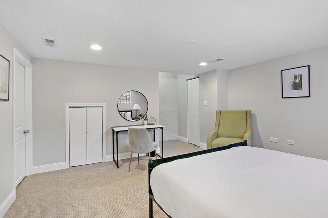 Building Photo - 5068 N Parkside Ave