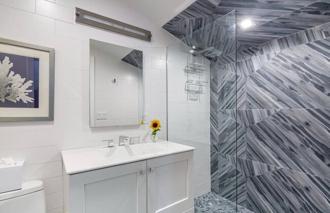 Building Photo - 48 Woodthrush Ln