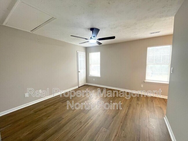 Building Photo - 5843 Summerglen Ln