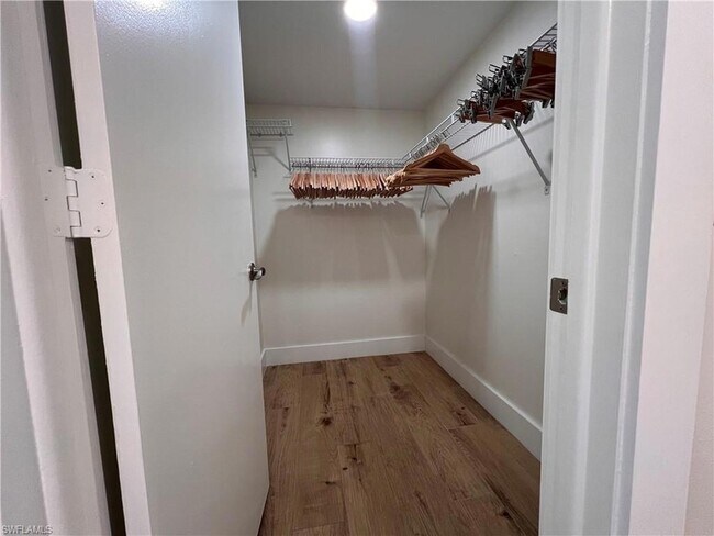 Building Photo - 123 Palm Dr