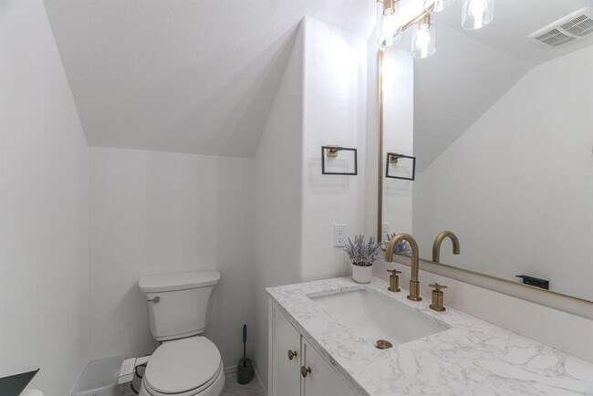 Building Photo - 19 Nagshead Pl