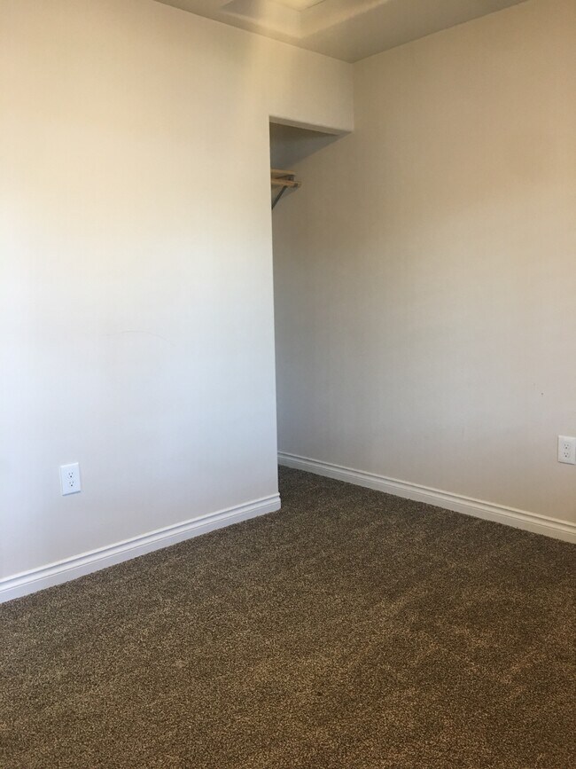 Building Photo - 1211 Lilac Ln