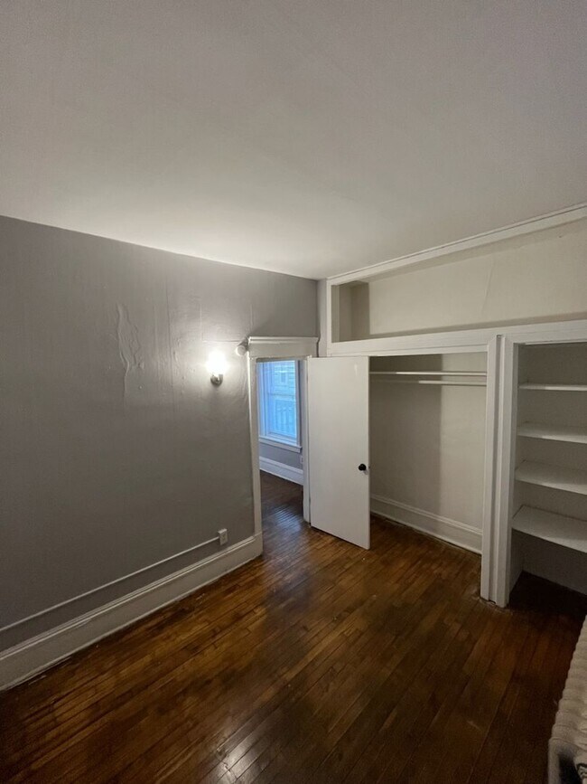 Building Photo - One Bedroom Westside Saint Paul Apartment