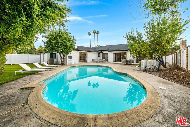 Building Photo - 16517 Hartsook St