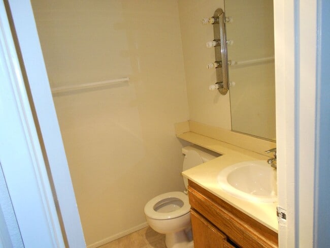 Building Photo - Lovely One bedroom Apartment in City Heights