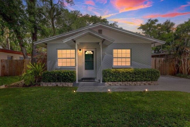 Building Photo - 516 3rd Ave NE