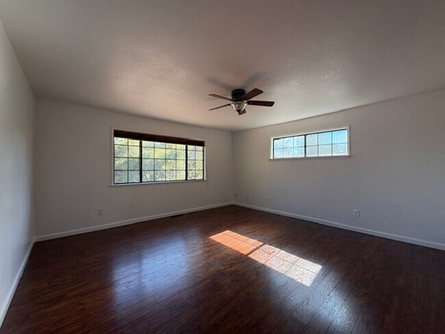 Building Photo - 12499 Incline Dr