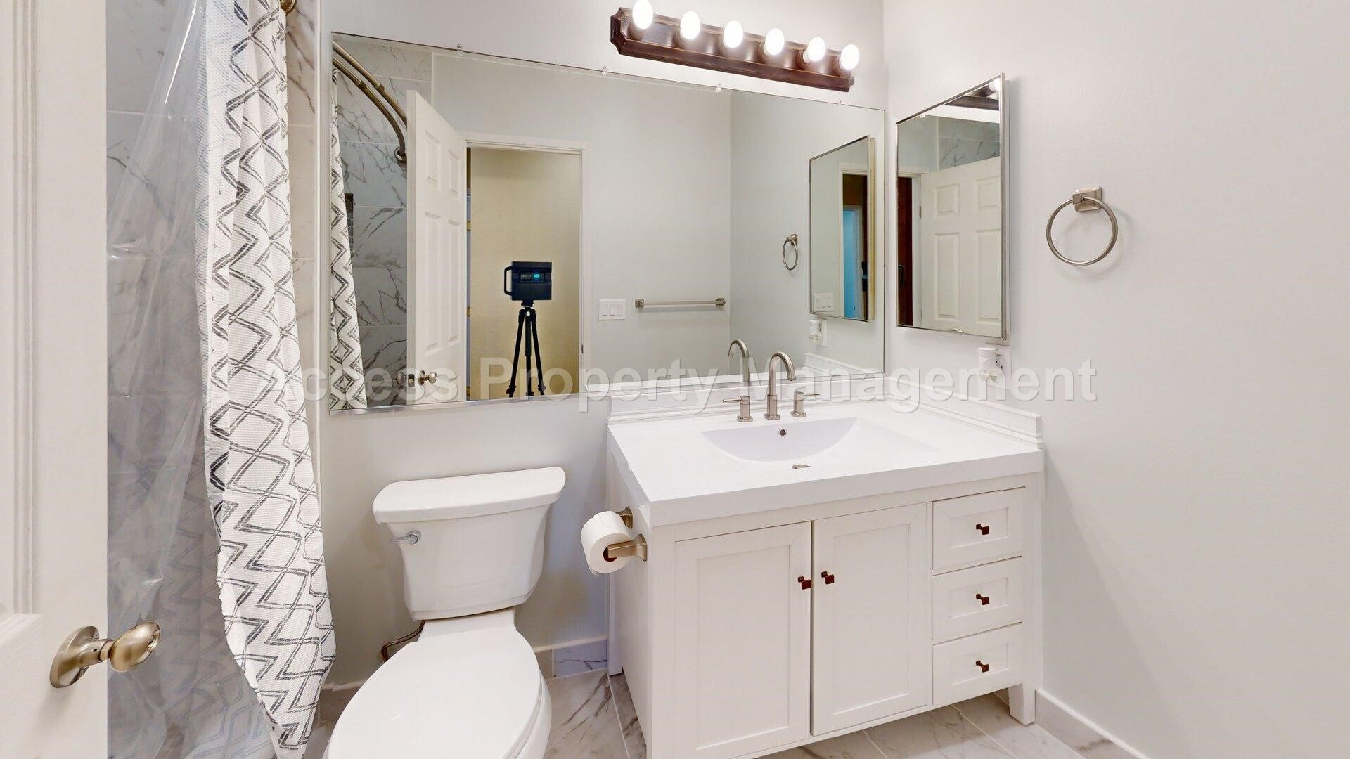 Building Photo - 3728 Terneuzen Ave