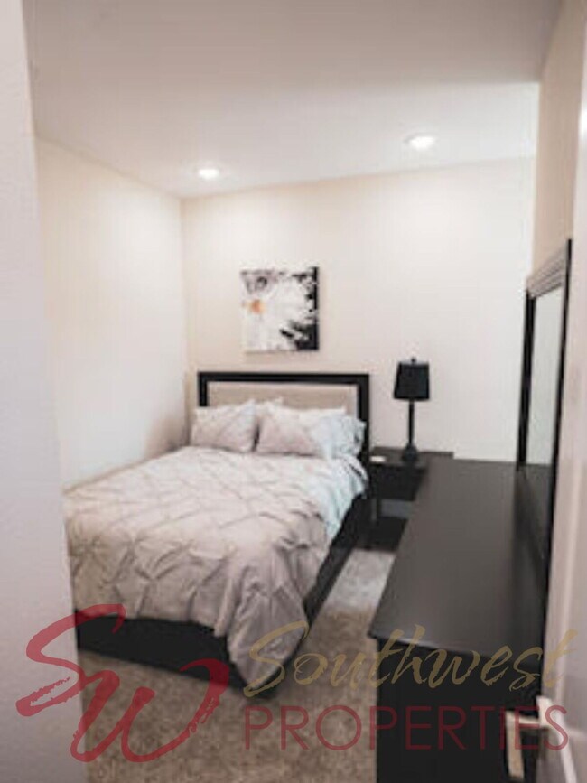 Building Photo - Ebony & Ivory Townhome — Fully Furnished + Walk to Tarleton!