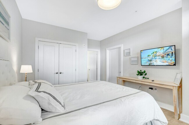 Building Photo - 701 Swann Ave