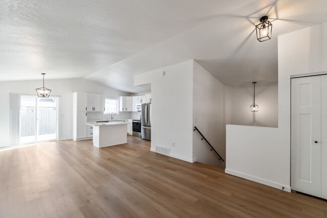 Building Photo - Newly Remodeled Single Family Home in Gate...