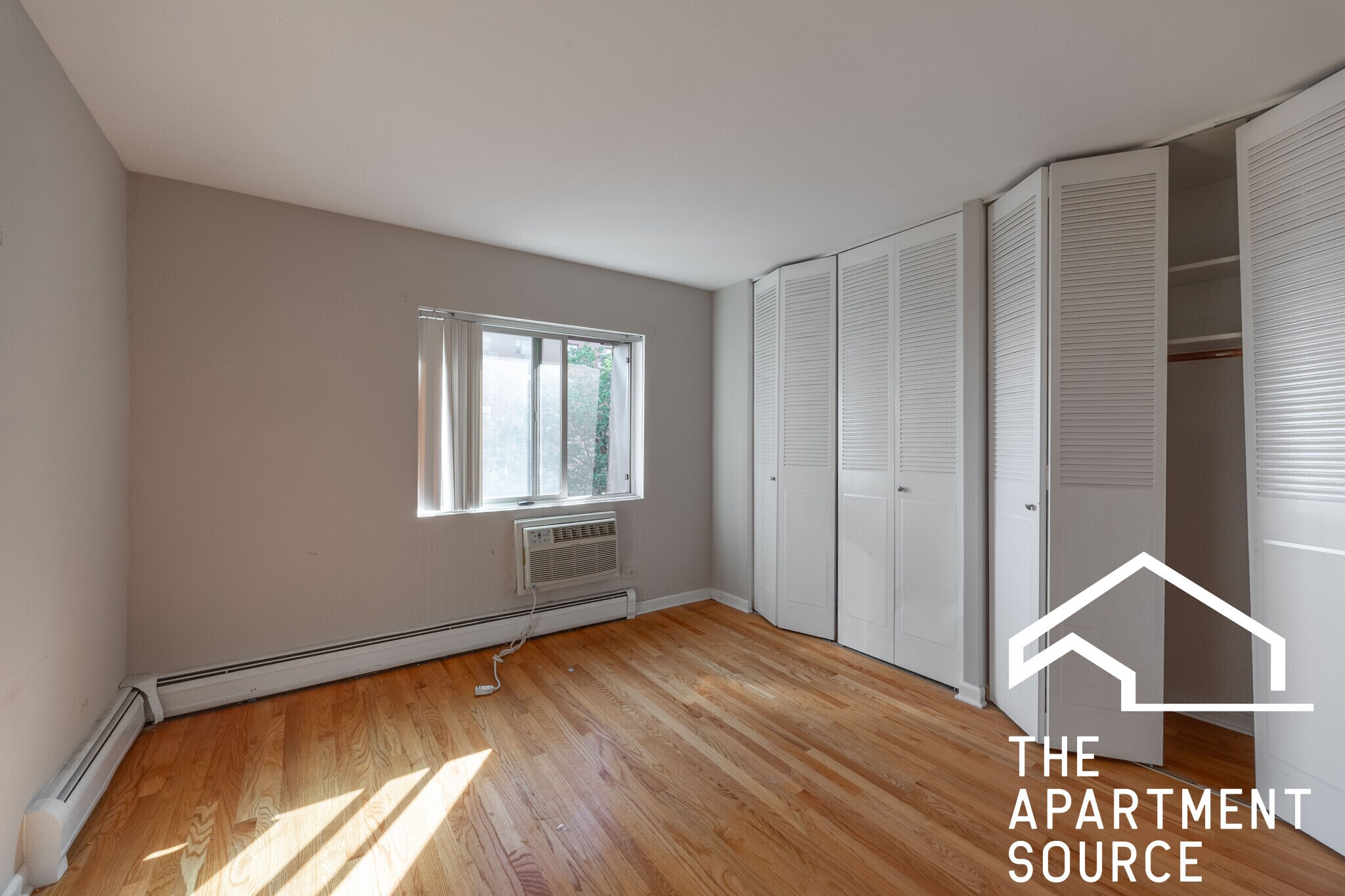 Building Photo - 5820 N Sheridan Rd