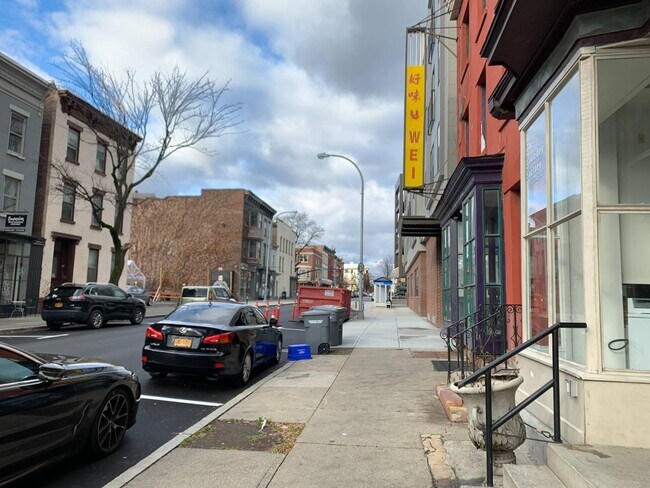 Building Photo - 150 4th St
