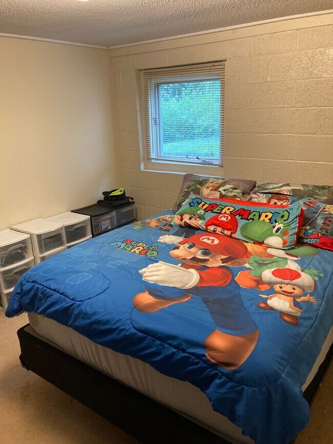 Building Photo - 1618 Maple Grove Rd