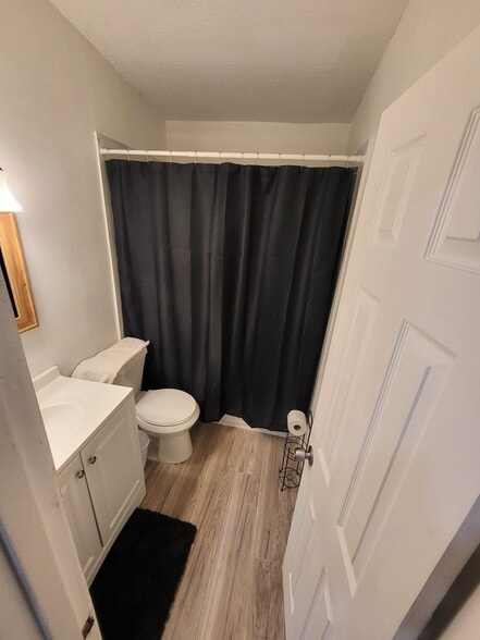 Building Photo - 802 Ferndell Rd