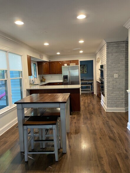 Building Photo - 15690 Pike Trail