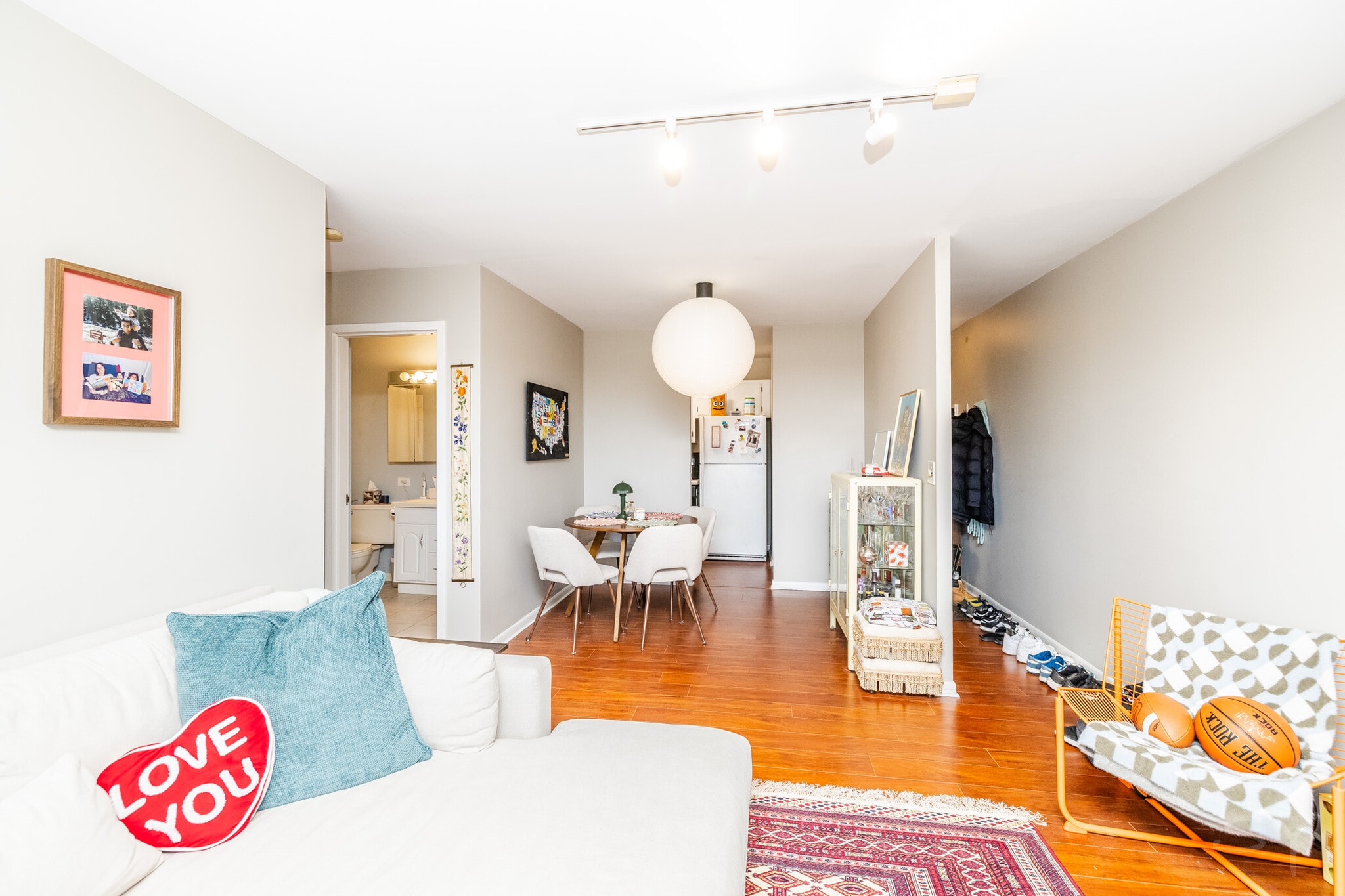 Building Photo - 607 W Wrightwood Ave