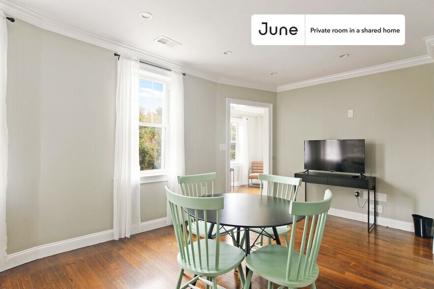 Building Photo - Room in Shared 5 bed/1.5 bath home