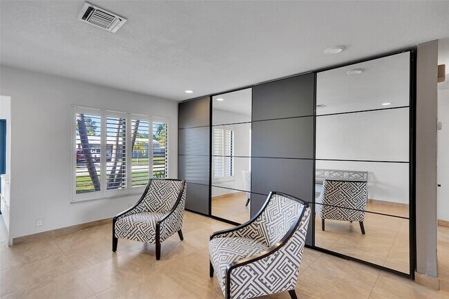 Building Photo - 1736 NW 38th St