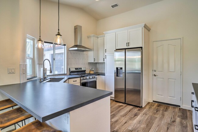 Building Photo - 44065 Dalea Ct