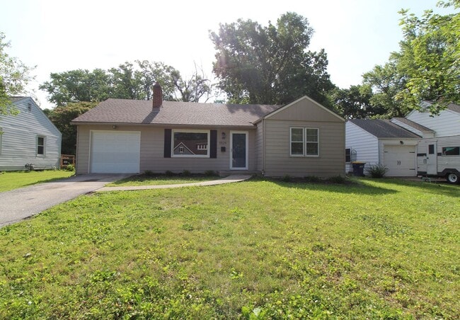 Primary Photo - July 2025 FREE On This 2 Bedroom 1 Bath Ho...