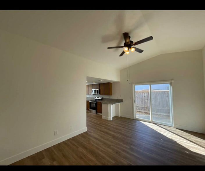 Building Photo - 7401 Blackthorne Way