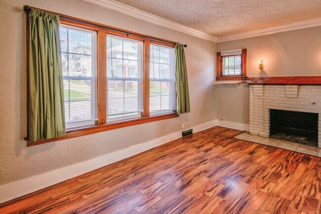 Building Photo - 563 S 35th St